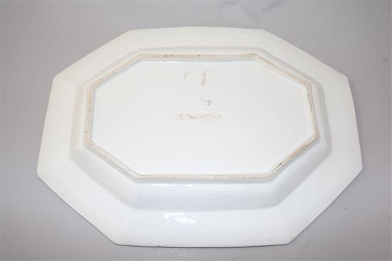 An 18th century English porcelain octagonal dish, 39.5 x 29.5cm